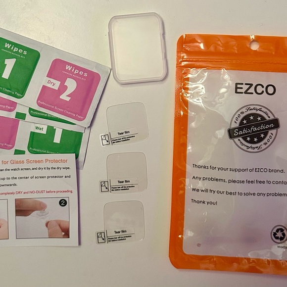 Fitbit Versa Watch + Band Bundle + Charger + Screen Protectors - Picture 8 of 12